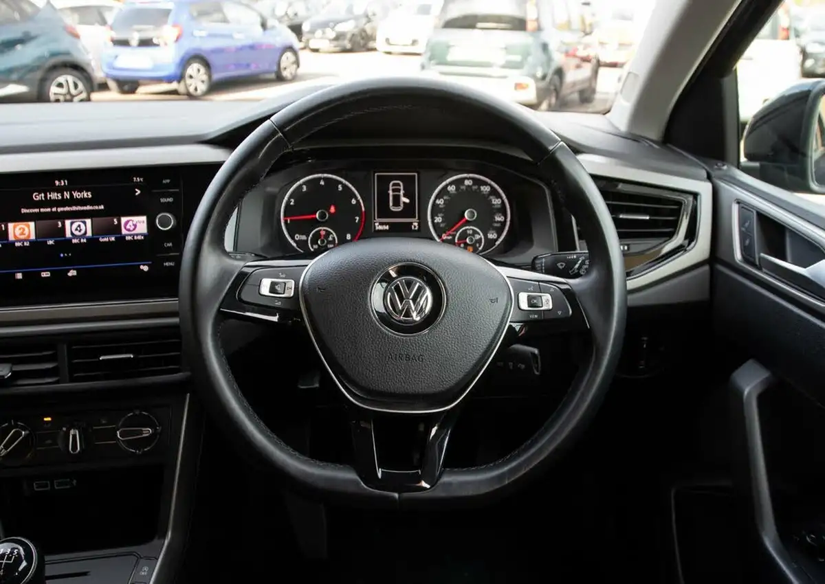 2020-volkswagen-polo-10-se-80ps-big-20