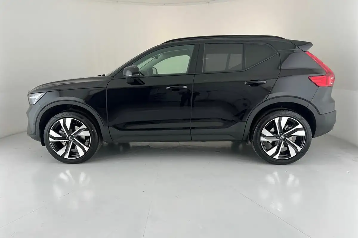 2024-volvo-xc40-20-b3-ultra-bright-big-23