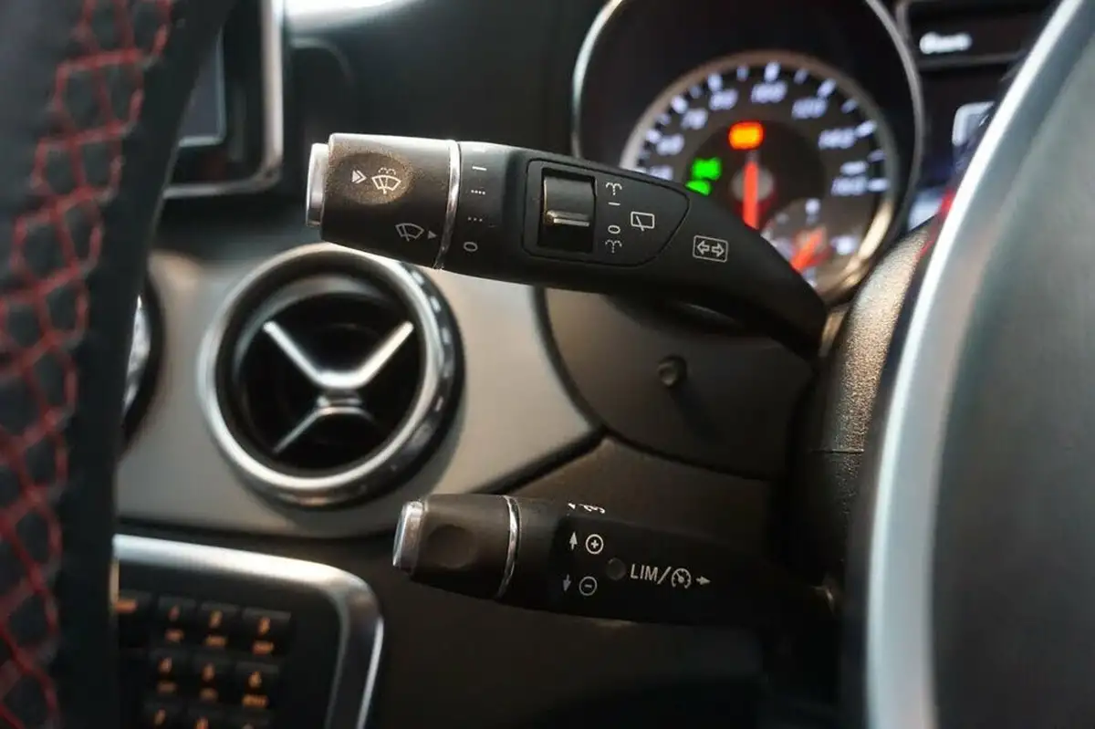 2015-mercedes-benz-gla-class-20-amg-line-premium-plus-big-24
