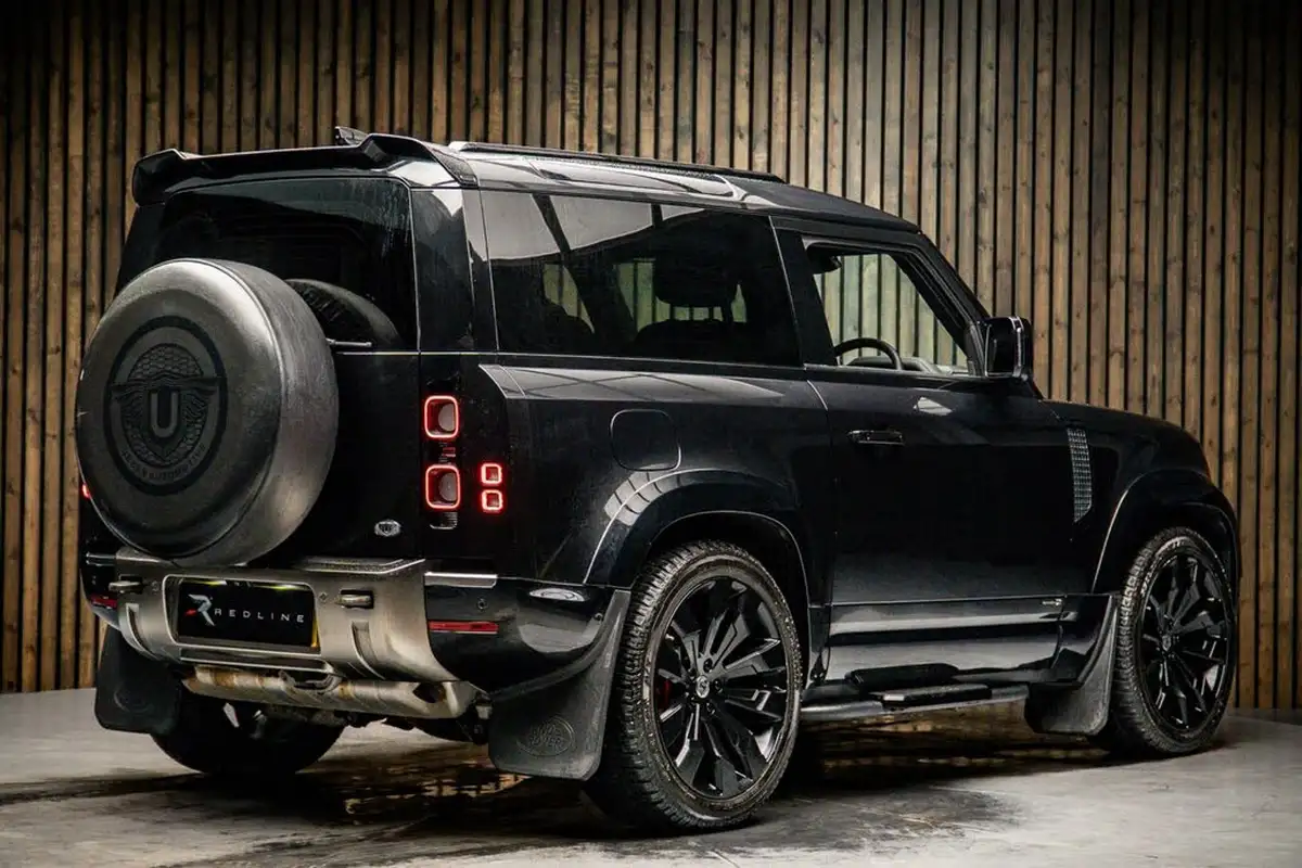 2021-land-rover-90-defender-30-p400-x-big-3