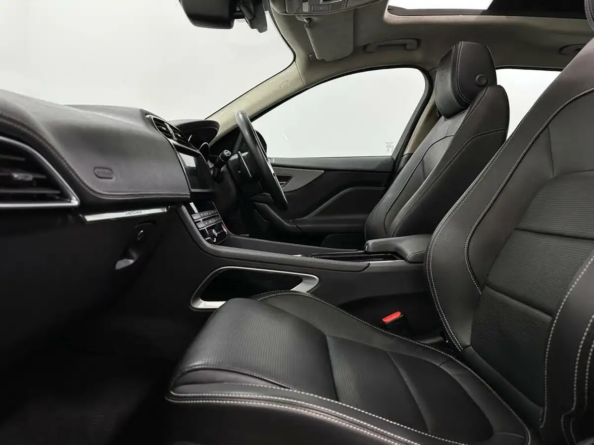 2019-jaguar-f-pace-30td-s-big-32
