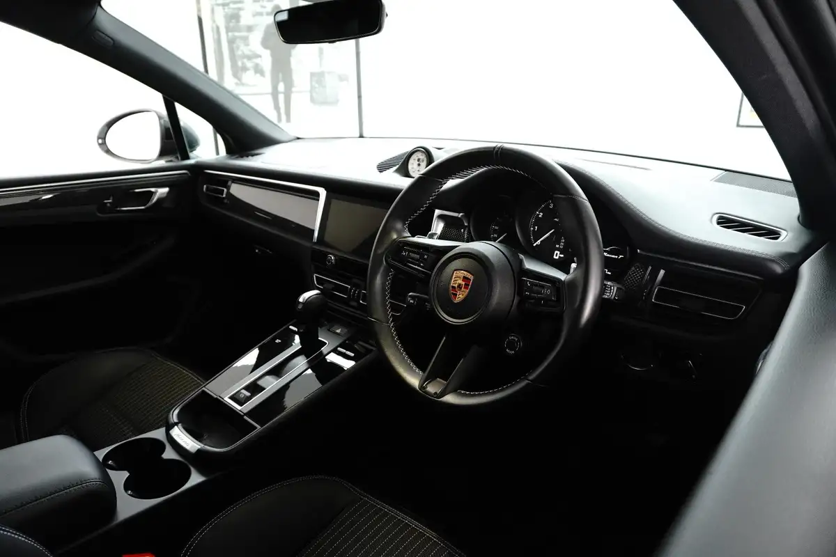 2022-porsche-macan-20-big-19