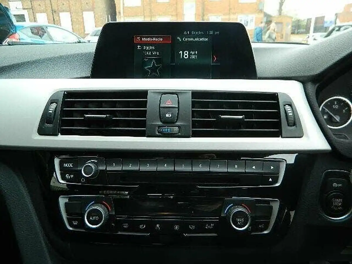 2018-bmw-3-series-20-320i-se-saloon-4d-big-30