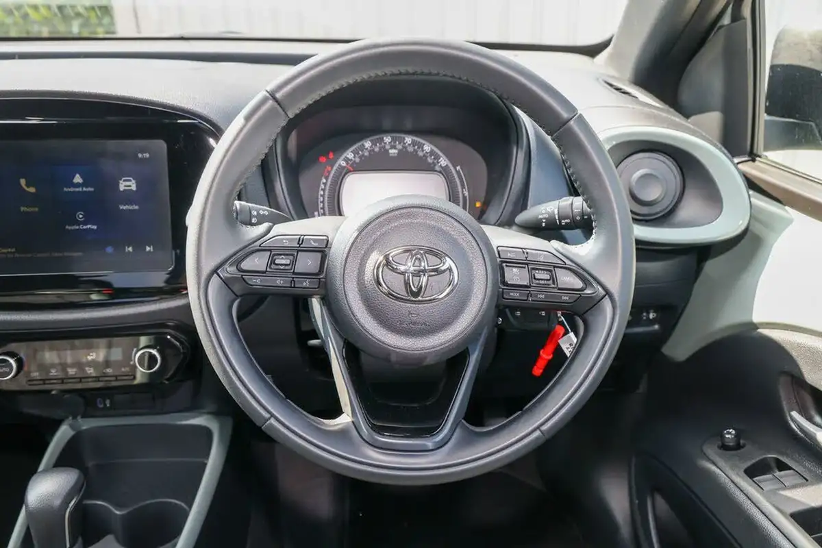 2024-toyota-aygo-x-10-vvt-i-edge-cvt-big-7