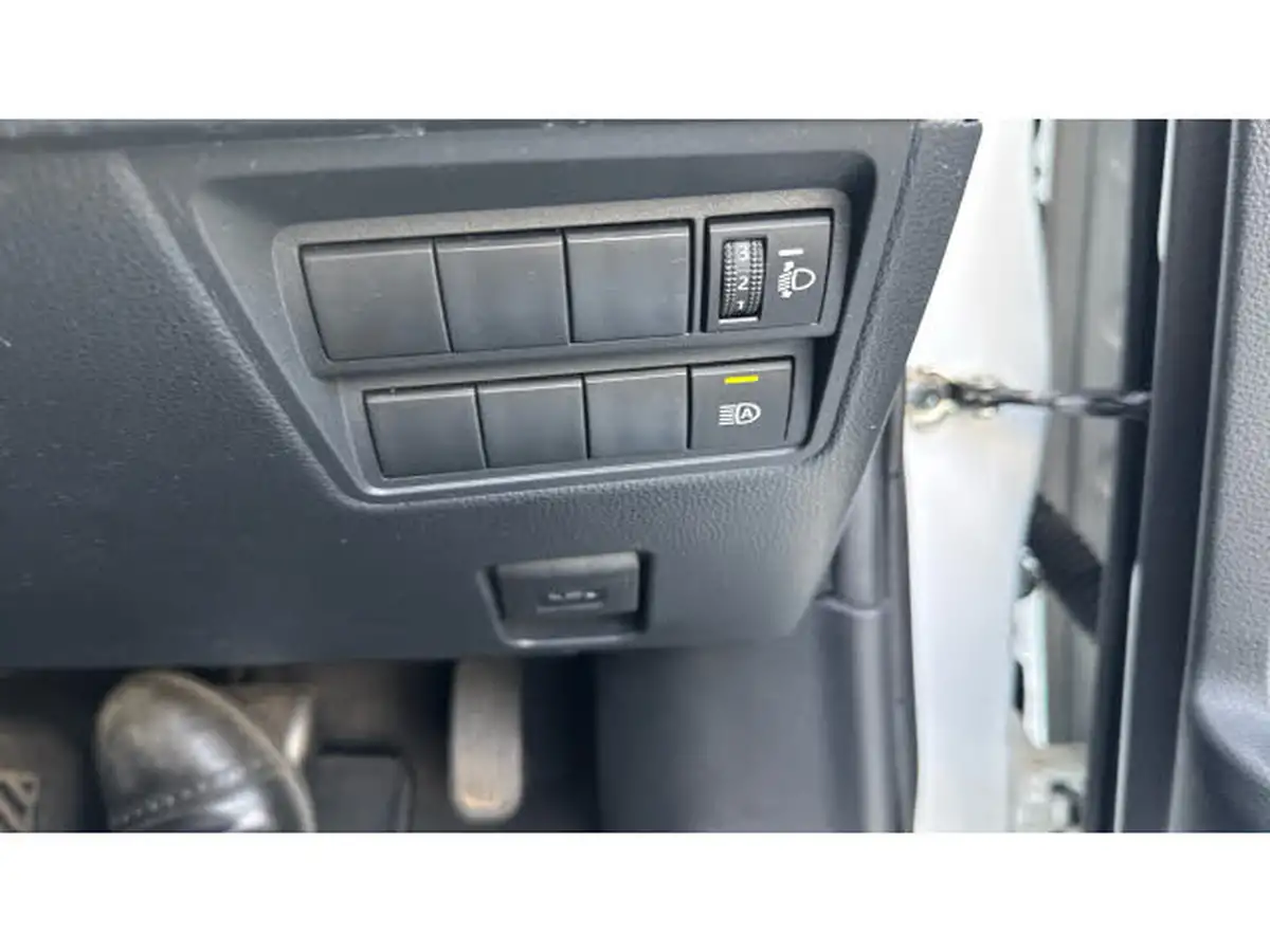 2022-toyota-yaris-15-vvt-i-design-big-30