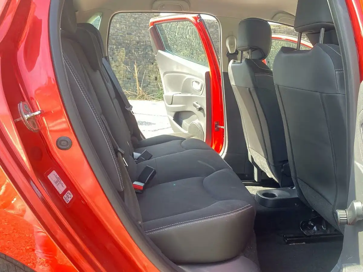 2013-renault-clio-12-dynamique-big-7