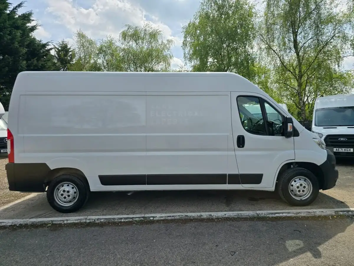 2022-citroen-relay-22bluehdi-35-l3h2-enterprise-panel-big-4
