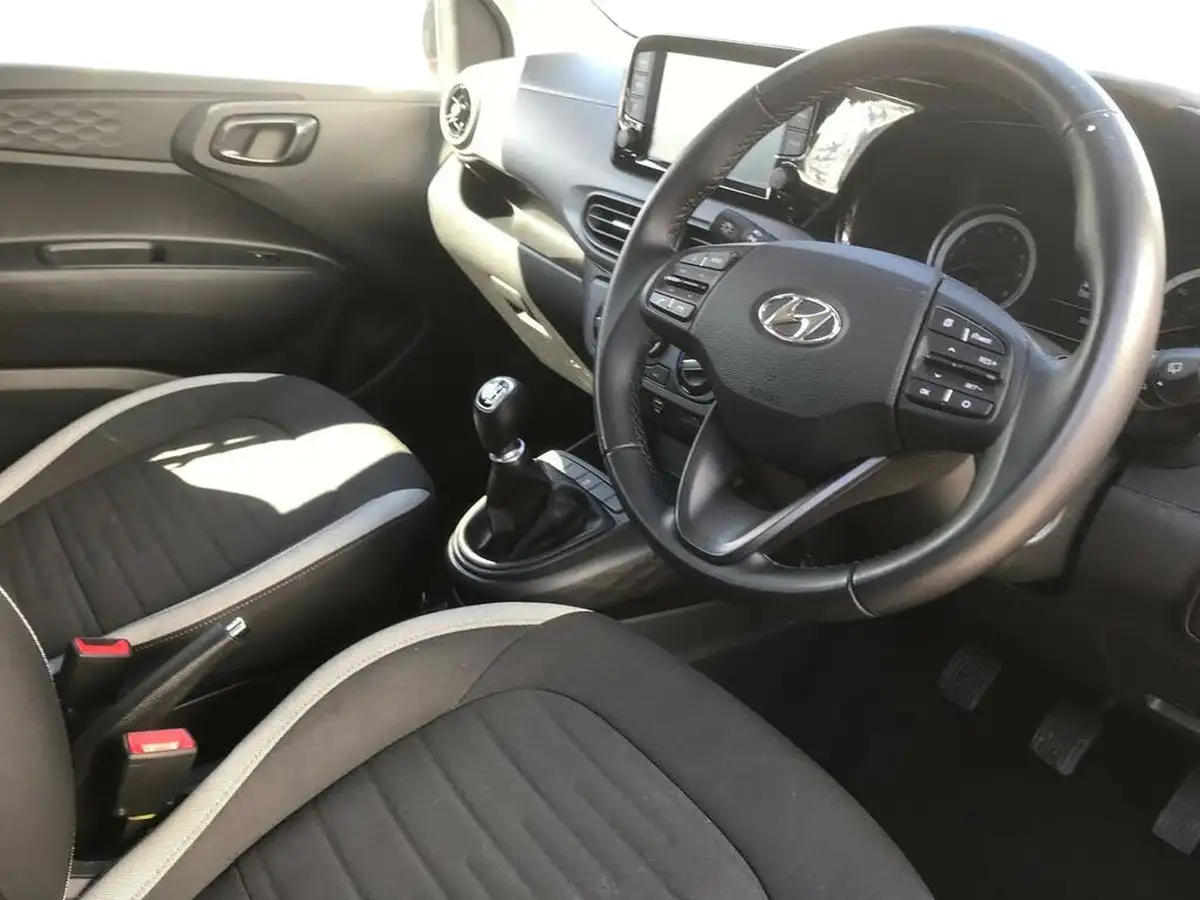 2020-hyundai-i10-10-se-connect-big-14