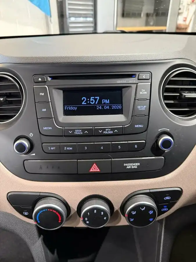 2015-hyundai-i10-10-blue-drive-s-big-18