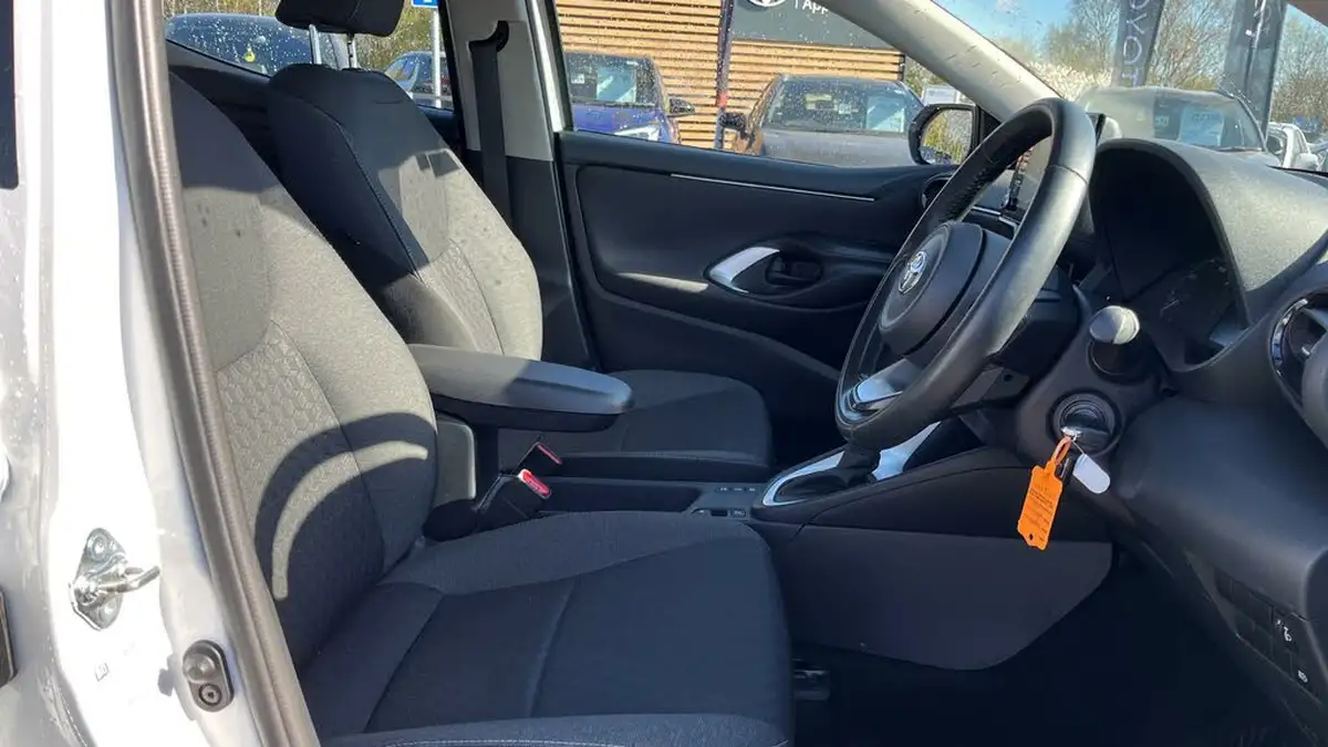 2022-toyota-yaris-15-vvt-i-icon-big-10