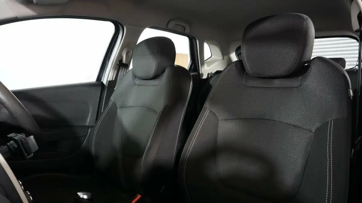 2019-renault-captur-09-tce-play-big-11