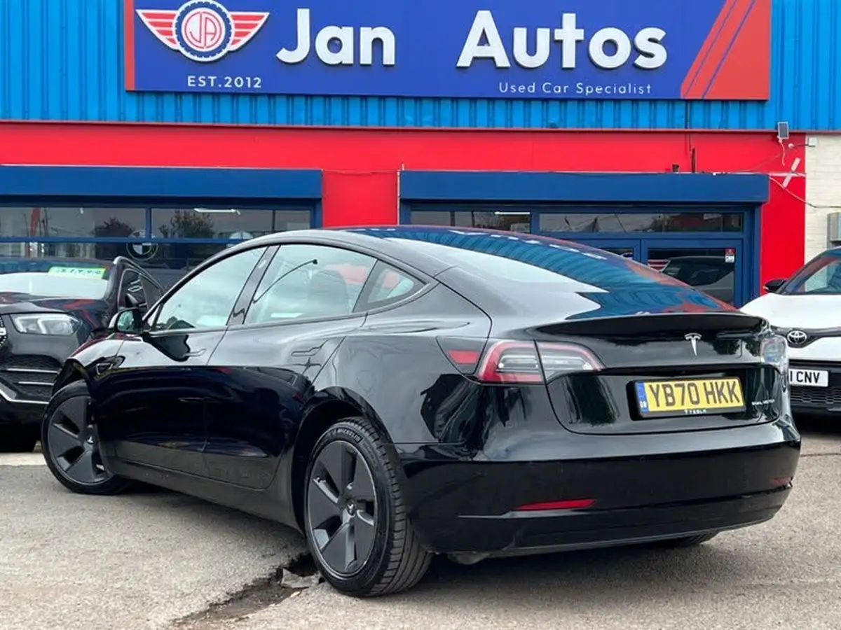 2020-tesla-model-3-e-long-range-big-27