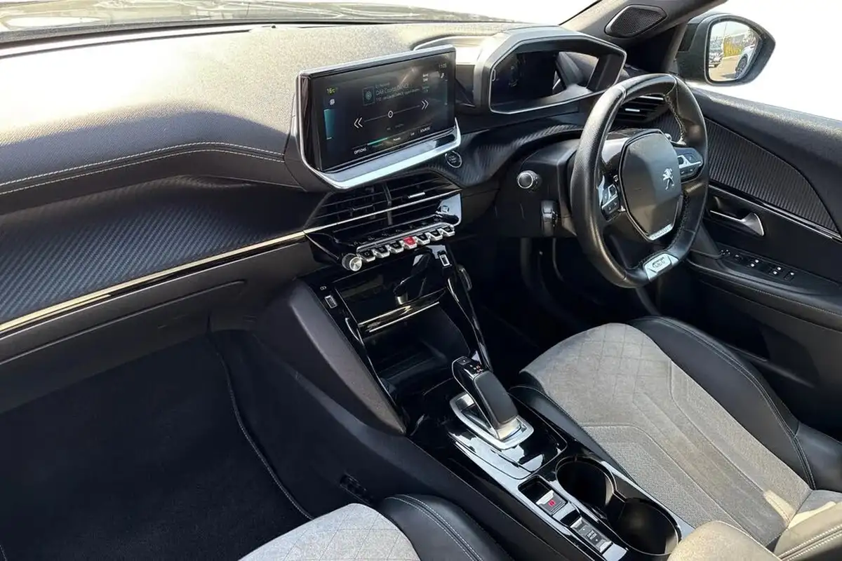 2021-peugeot-2008-suv-e-gt-premium-big-14