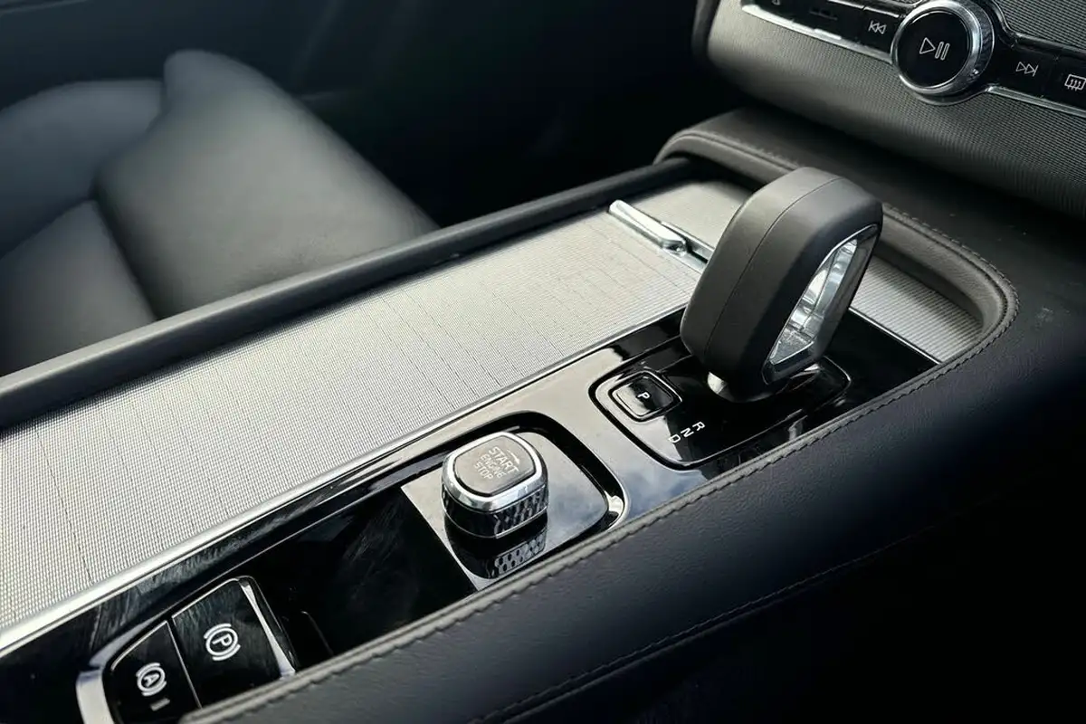 2024-volvo-xc90-20-b5-plus-big-12