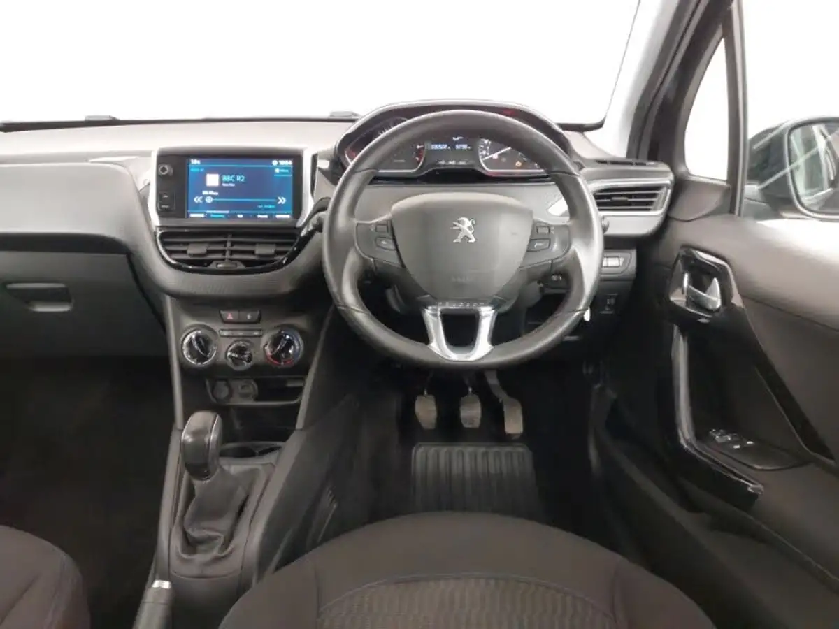 2019-peugeot-208-12-puretech-signature-big-6