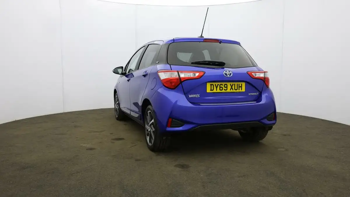 2020-toyota-yaris-15-vvt-i-y20-98bhp-hybrid-1497cc-e-cvt-big-25
