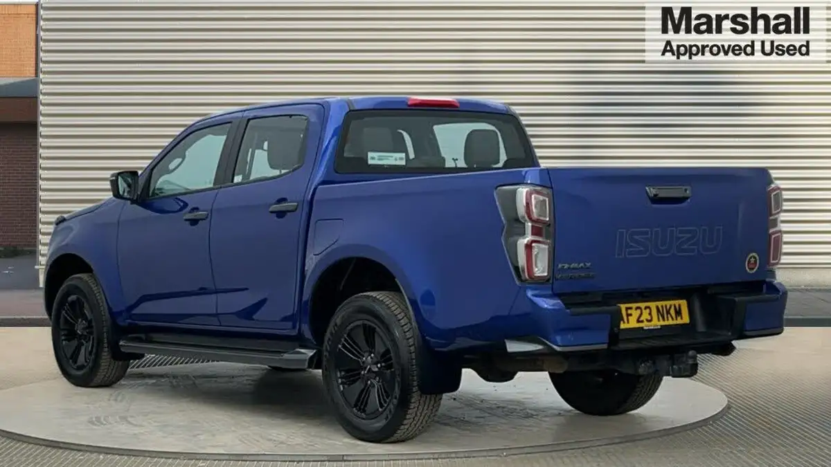2023-isuzu-d-max-19td-v-cross-auto-big-4