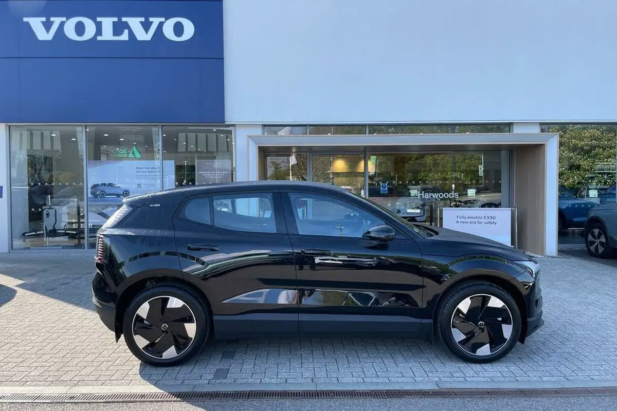 2025-volvo-ex30-e-single-motor-plus-extended-range-big-1