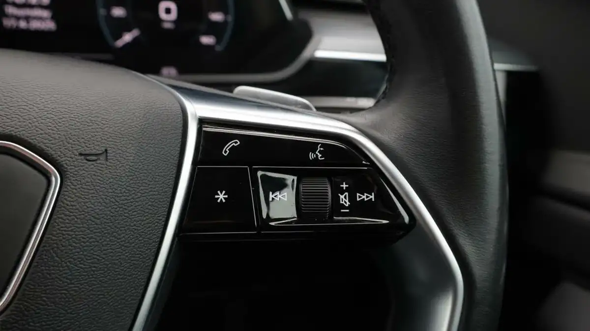 2022-audi-e-tron-55e-technik-station-wagon-big-25