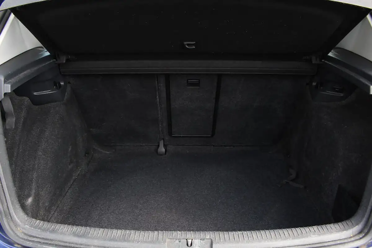 2012-volkswagen-golf-16td-blue-motion-match-5d-big-9
