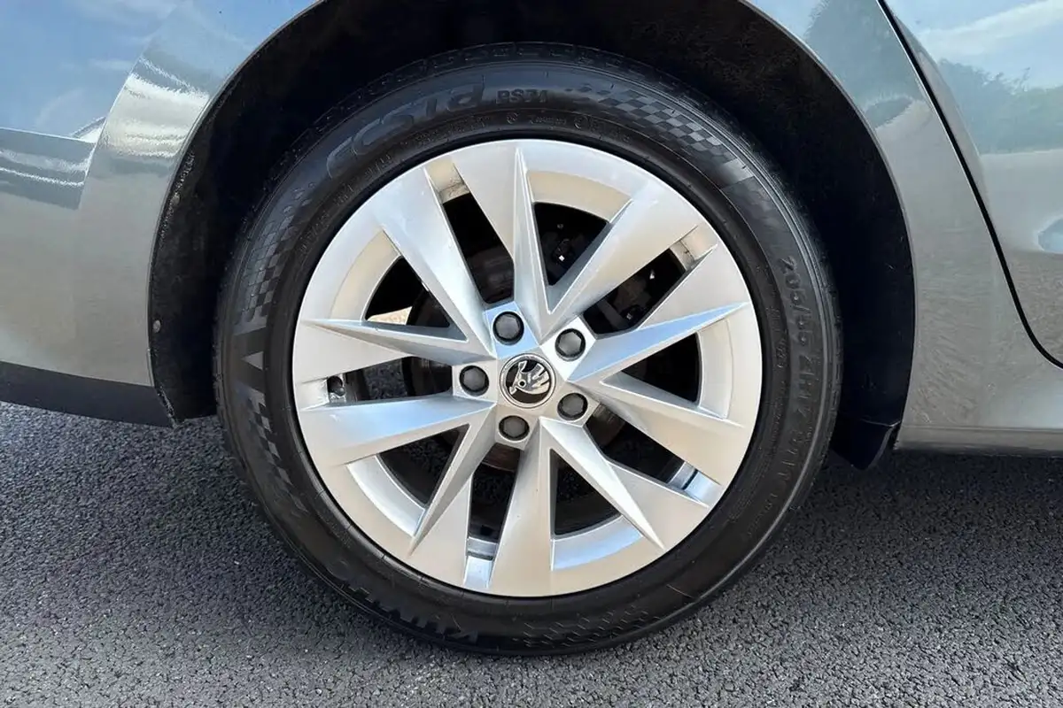 2021-skoda-octavia-20tdi-se-l-116ps-estate-big-9