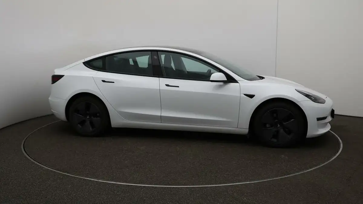 2021-tesla-model-3-e-long-range-awd-big-46