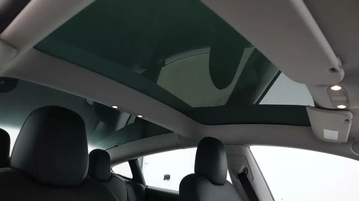 2021-tesla-model-3-e-long-range-awd-big-26
