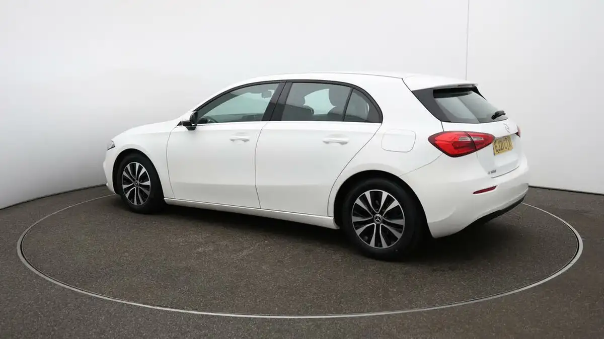 2021-mercedes-benz-a-class-13-a180-se-7g-dct-big-27