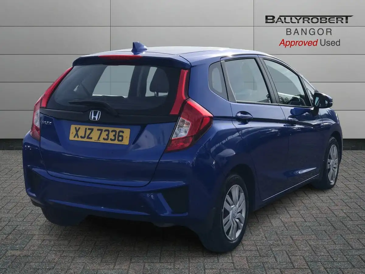 2015-honda-jazz-13-i-vtec-s-big-14