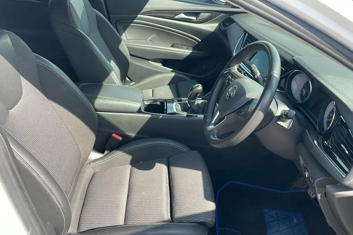 2019-vauxhall-insignia-grand-sport-15-turbo-sri-ss-big-24