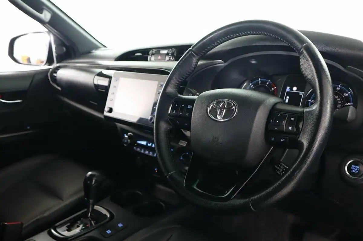 2021-toyota-hi-lux-28d-4d-invincible-x-at35-204hpeu6dt-e-big-27