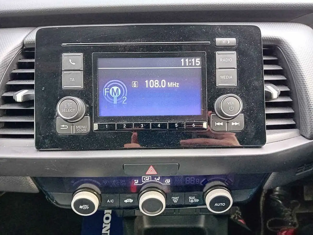 2020-honda-jazz-15-i-mmd-se-big-24