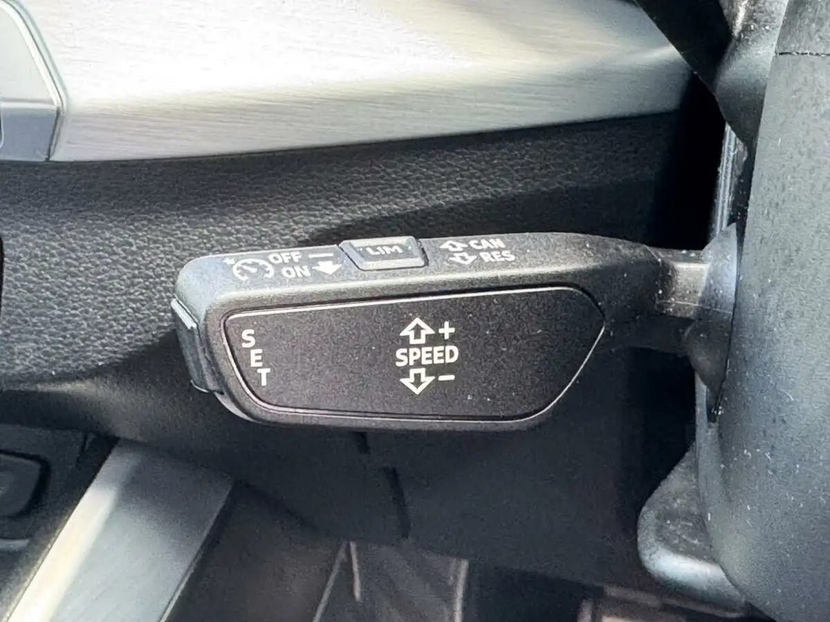 2022-audi-q2-10-30-tfsi-black-edition-big-21