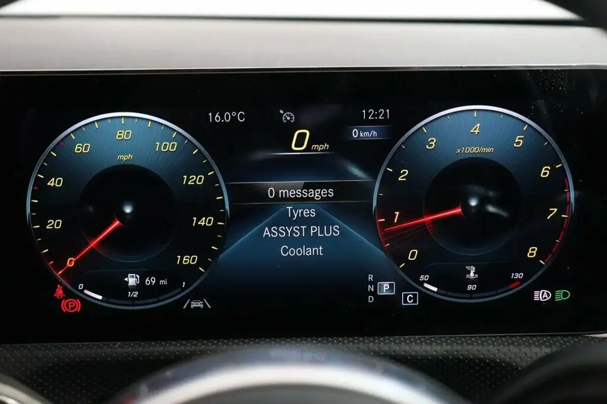 2022-mercedes-benz-cla-13-cla-200-amg-line-premium-plus-coupe-4d-big-26