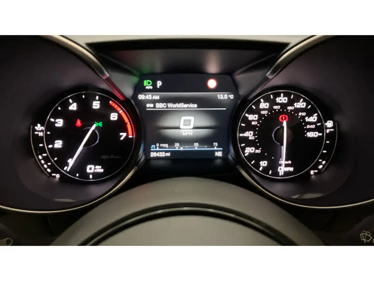 2021-alfa-romeo-giulia-20-lusso-ti-big-10