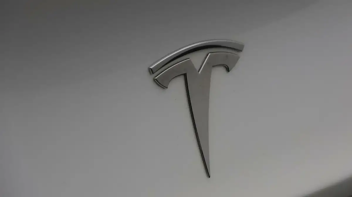 2022-tesla-model-3-e-long-range-big-19