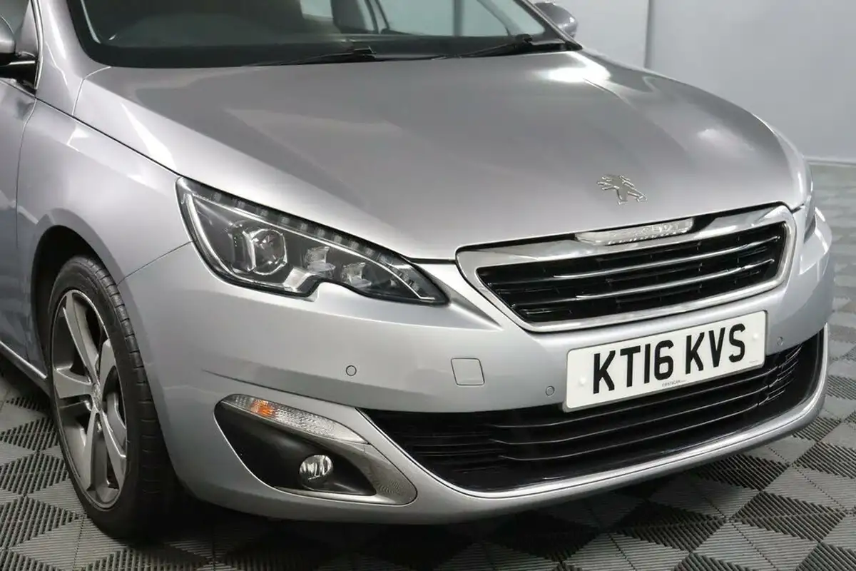 2016-peugeot-308-12-puretech-allure-130bhp-big-21