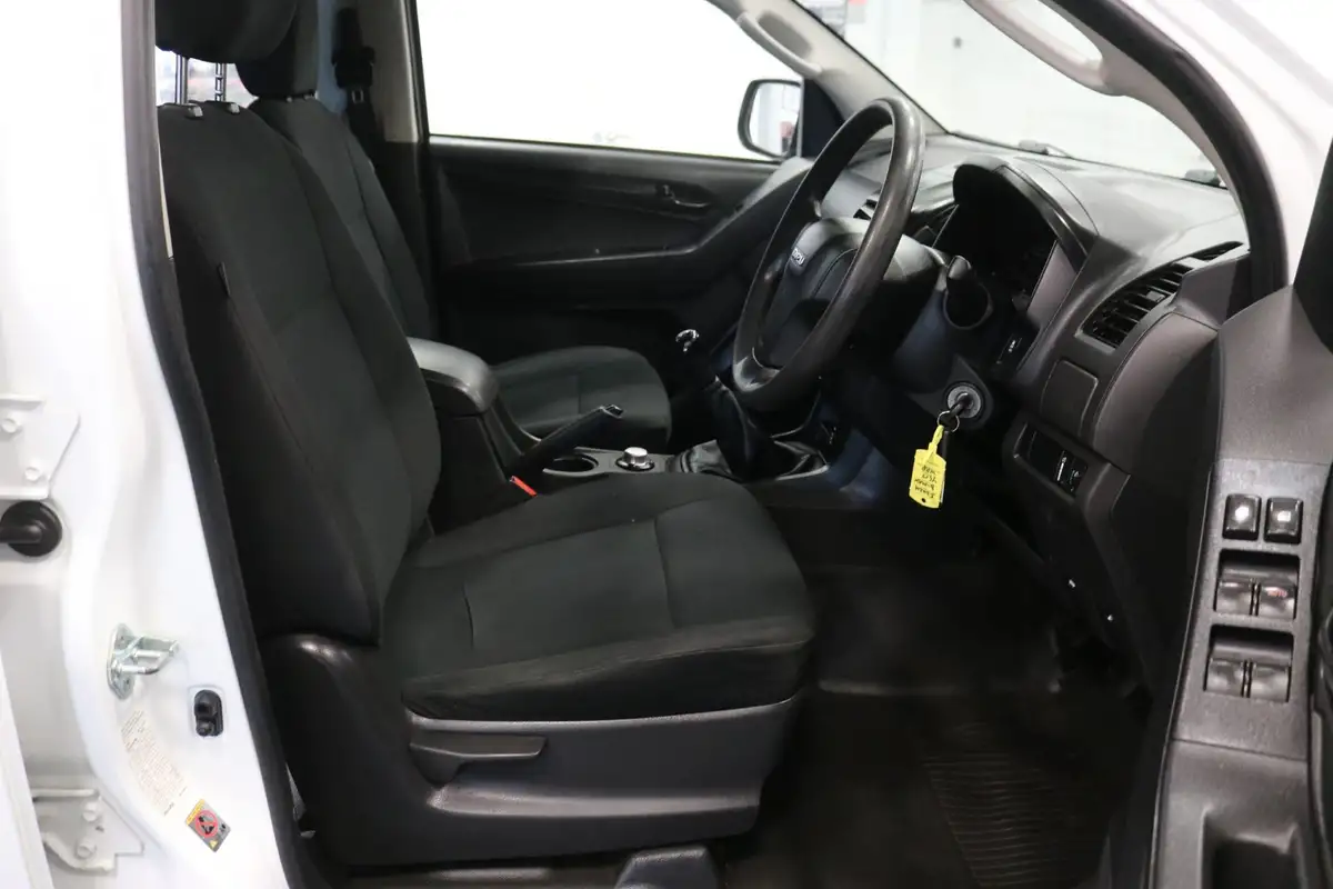 2017-isuzu-d-max-25td-4x4-double-pickup-big-9