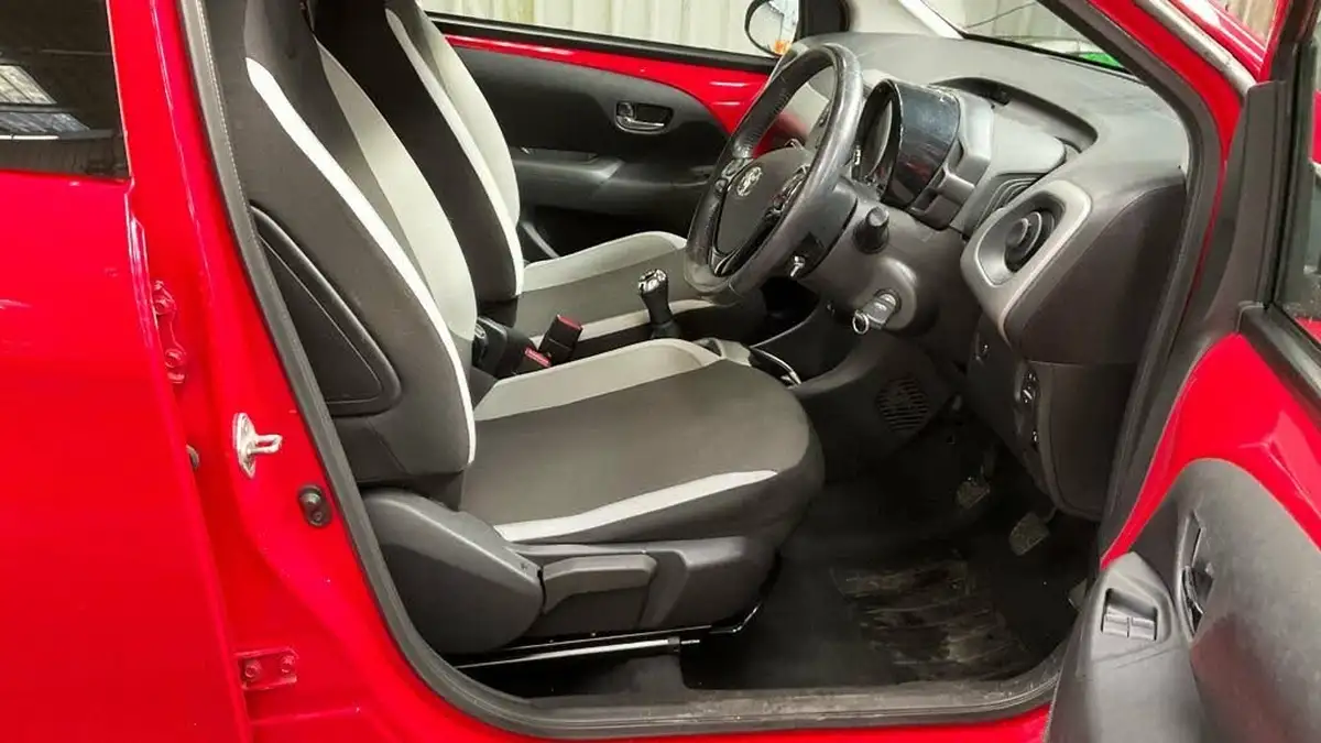 2018-toyota-aygo-10-vvt-i-x-play-71bhp-5d-big-6