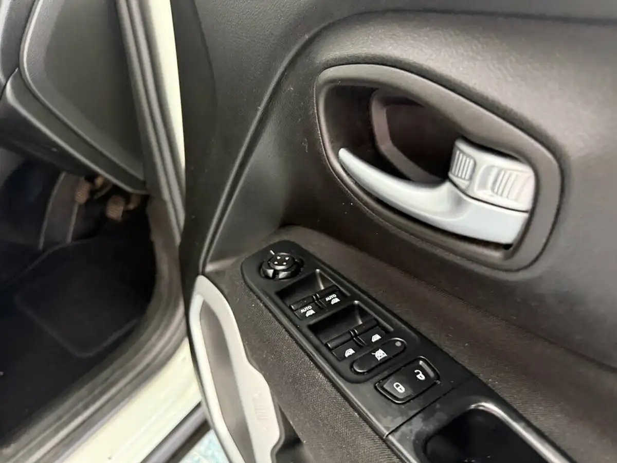 2017-jeep-renegade-16l-e-torq-longitude-big-23