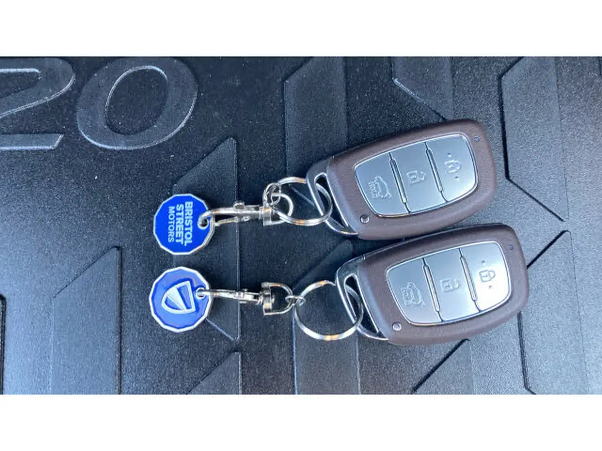 2024-hyundai-i20-10-t-gdi-n-line-eclutch-imt-big-19