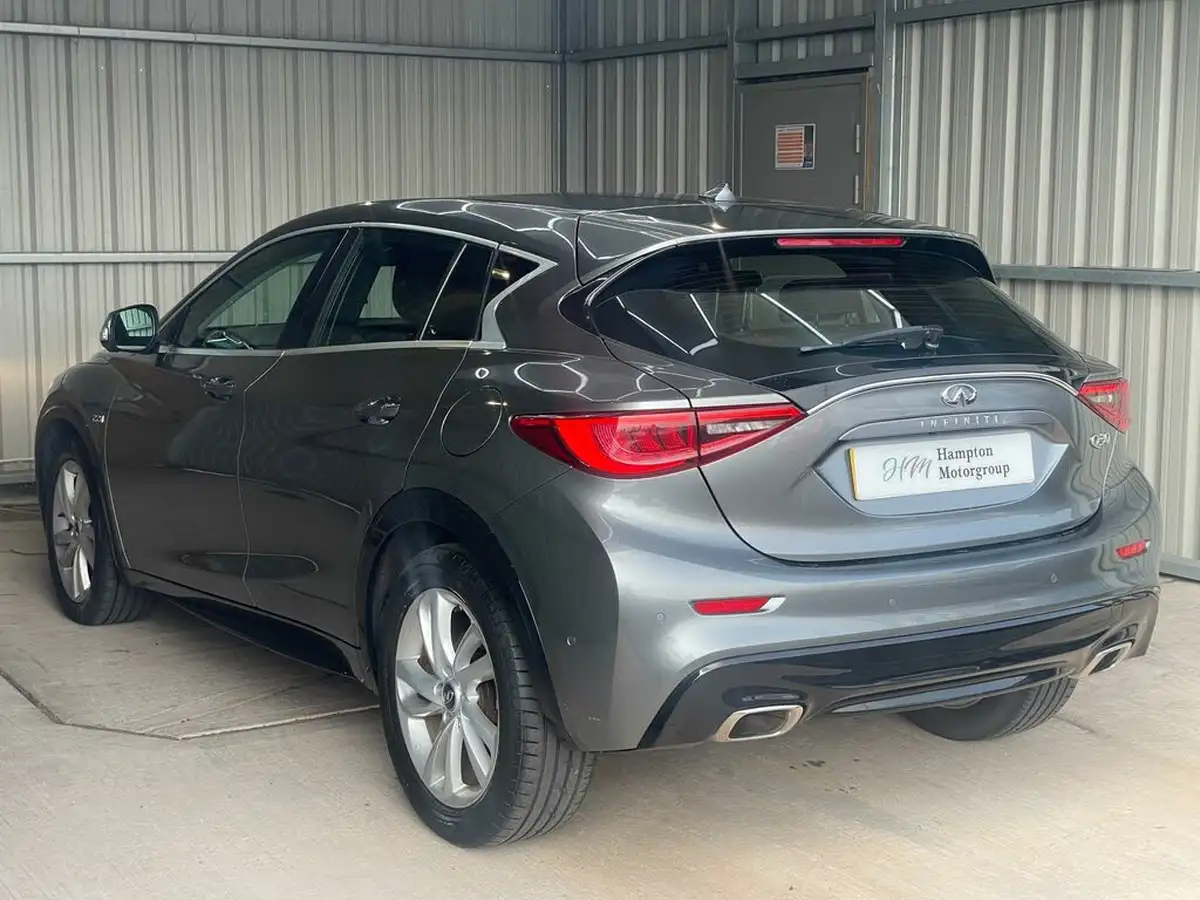 2016-infiniti-q30-22d-premium-big-49