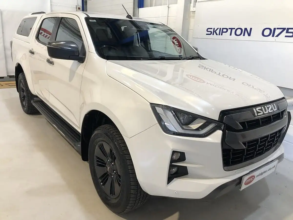 2022-isuzu-d-max-19td-v-cross-pickup-big-0