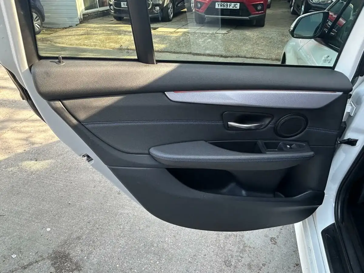 2015-bmw-2-series-20td-220d-xdrive-m-sport-gran-tourer-5d-big-19