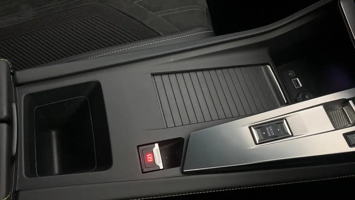 2024-peugeot-308-15-bluehdi-gt-big-32