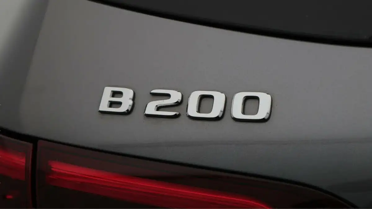 2021-mercedes-benz-b-class-13-b200-amg-line-premium-edition-big-21