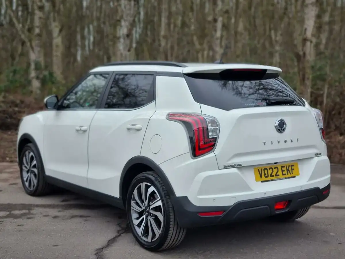 2022-kgm-ssangyong-tivoli-15-ultimate-big-12