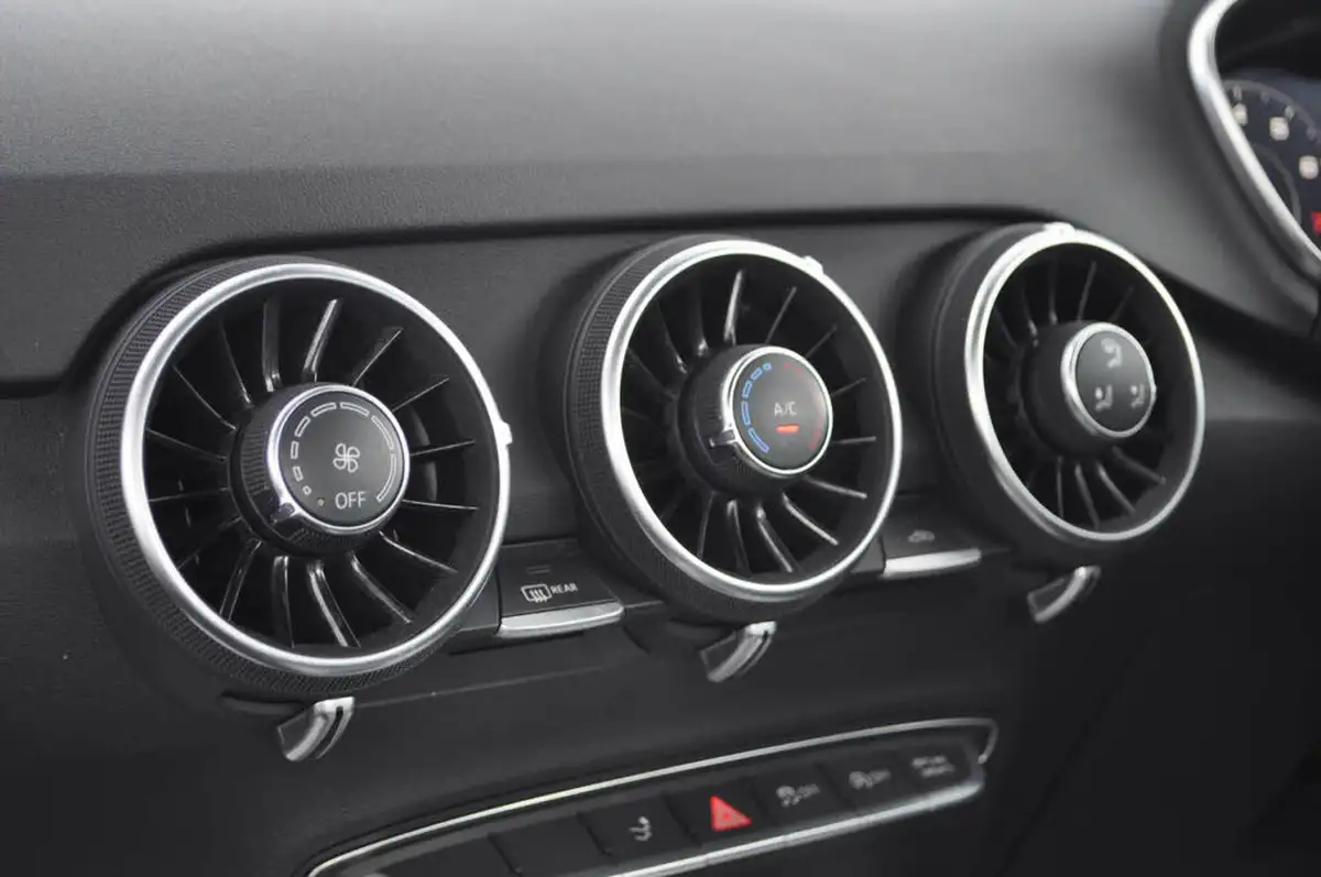 2015-audi-tt-coupe-20-tfsi-sport-ss-big-12