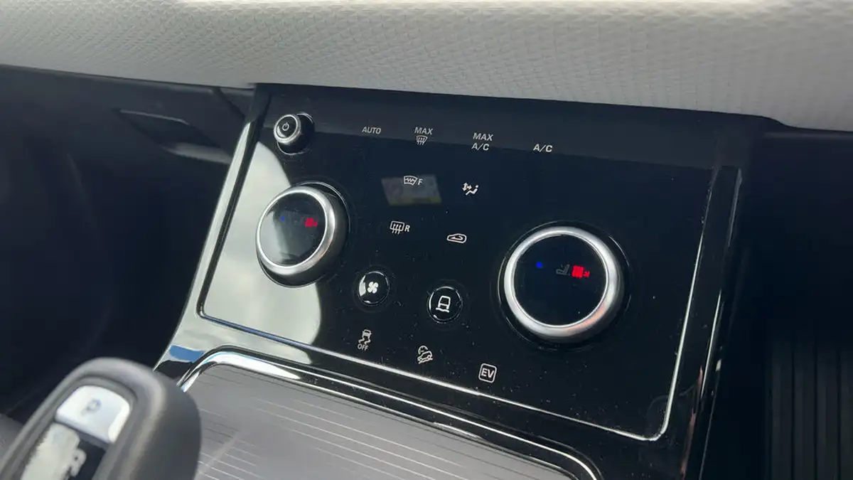 2022-land-rover-range-rover-evoque-15-p300e-r-dynamic-s-big-20