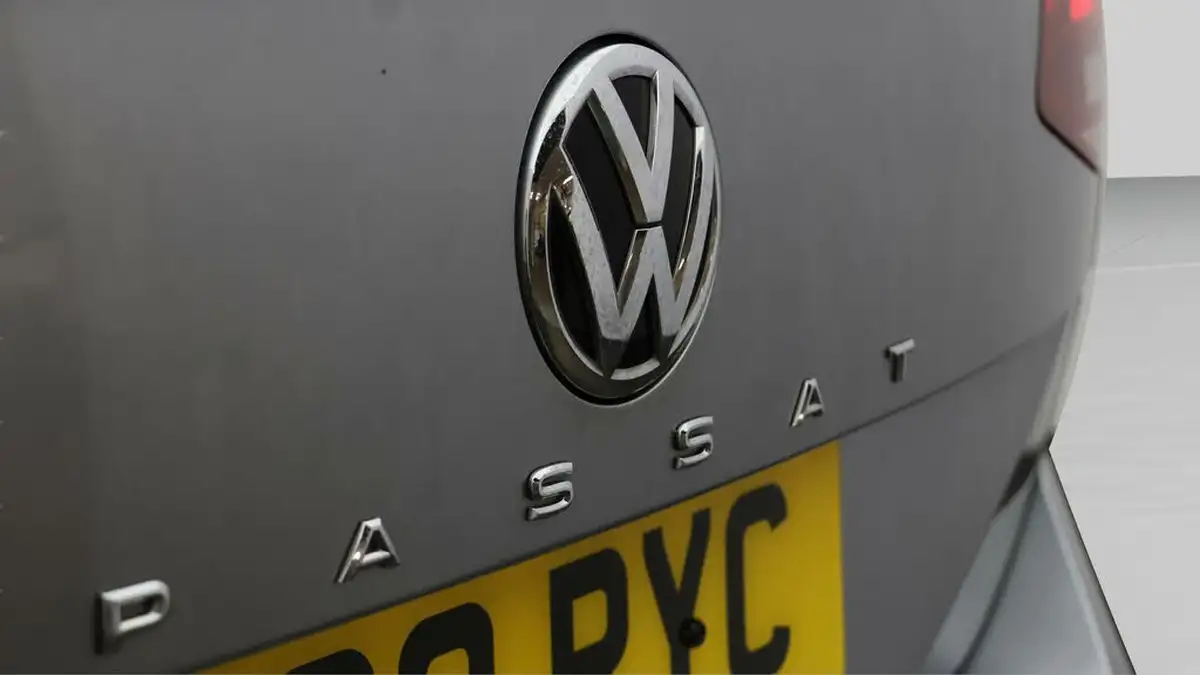 2020-volkswagen-passat-14-tsi-gte-estate-5d-big-19